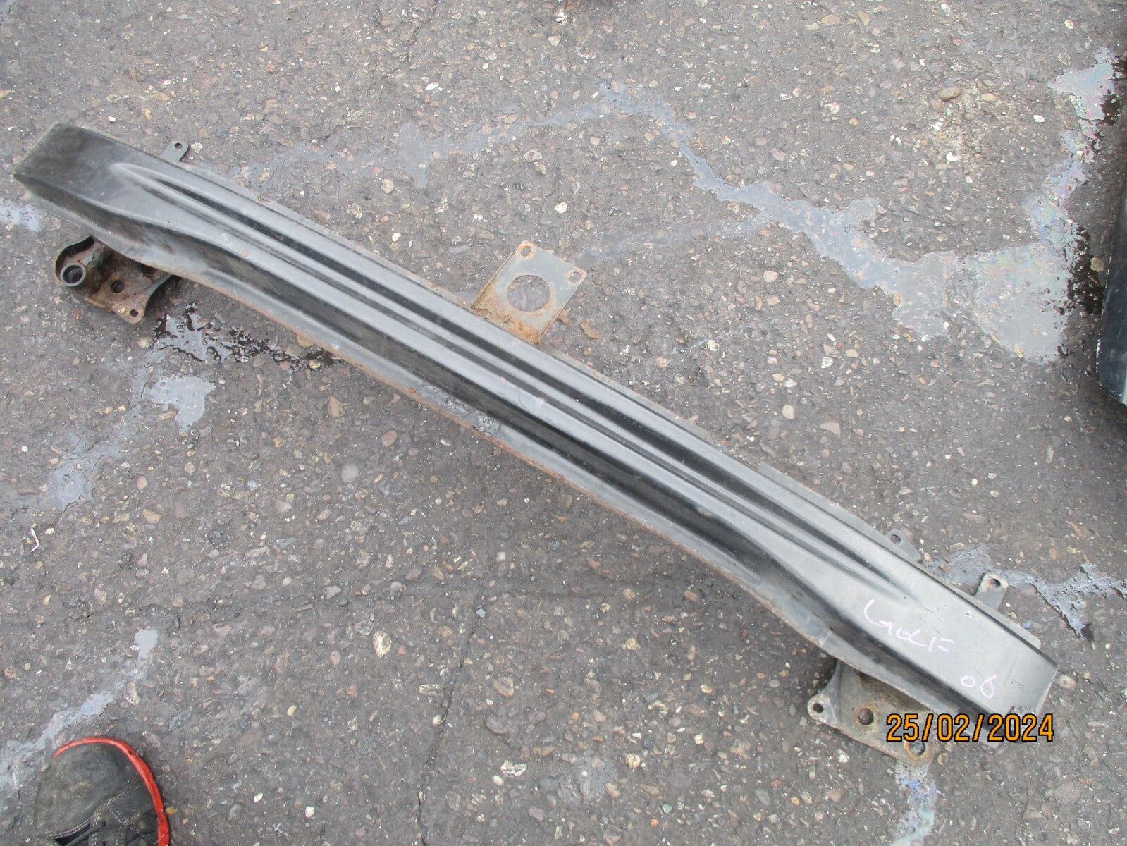 VW VOLKSWAGEN GOLF MK5 2005 3 DOOR FRONT BUMPER REINFORCEMENT CRASH BAR