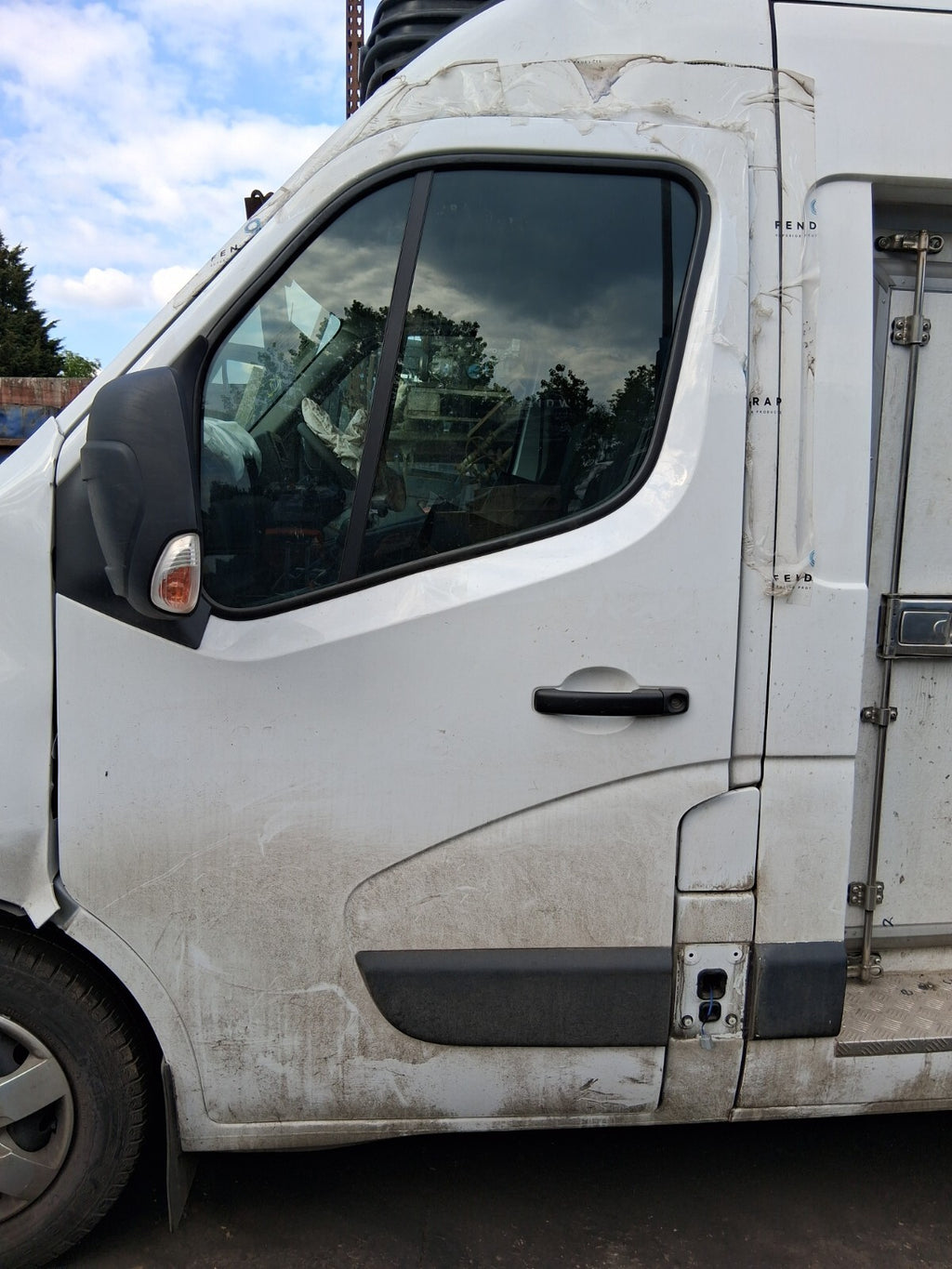 2024 NISSAN INTERSTAR MK2 NSF PASSENGER SIDE FRONT BARE DOOR WHITE