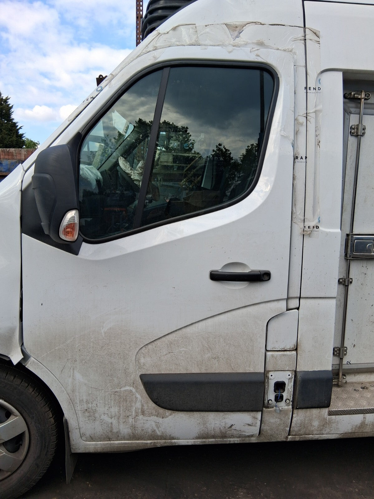 2024 NISSAN INTERSTAR MK2 NSF PASSENGER SIDE FRONT BARE DOOR WHITE