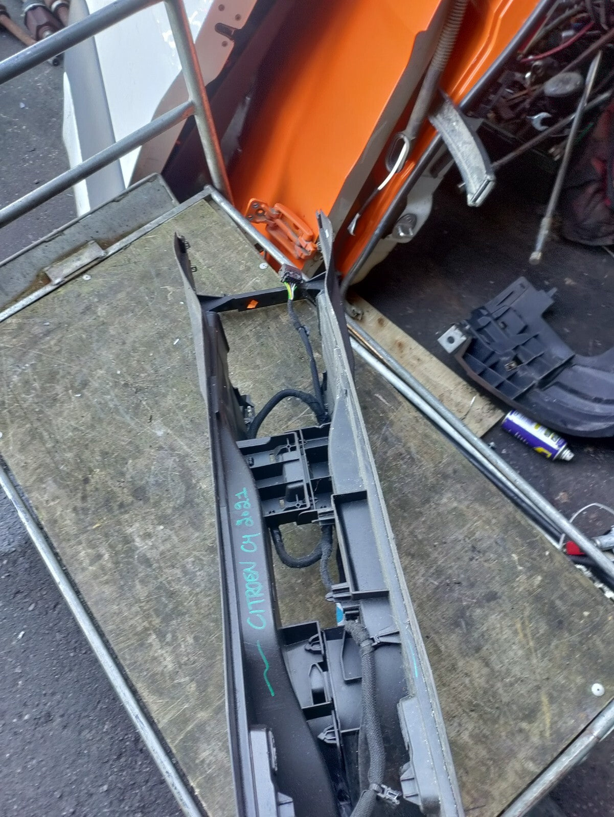 2019 CITROEN C4 CENTRE CONSOLE WITH LEATHER ARMREST VENTS