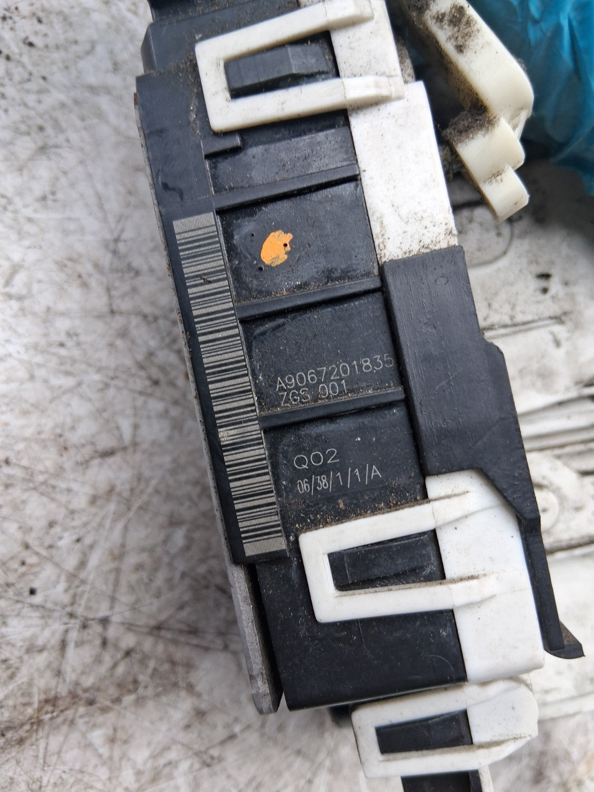 2006 MERCEDES SPRINTER OSF DRIVER SIDE FRONT DOOR LOCK MECH A9067201835