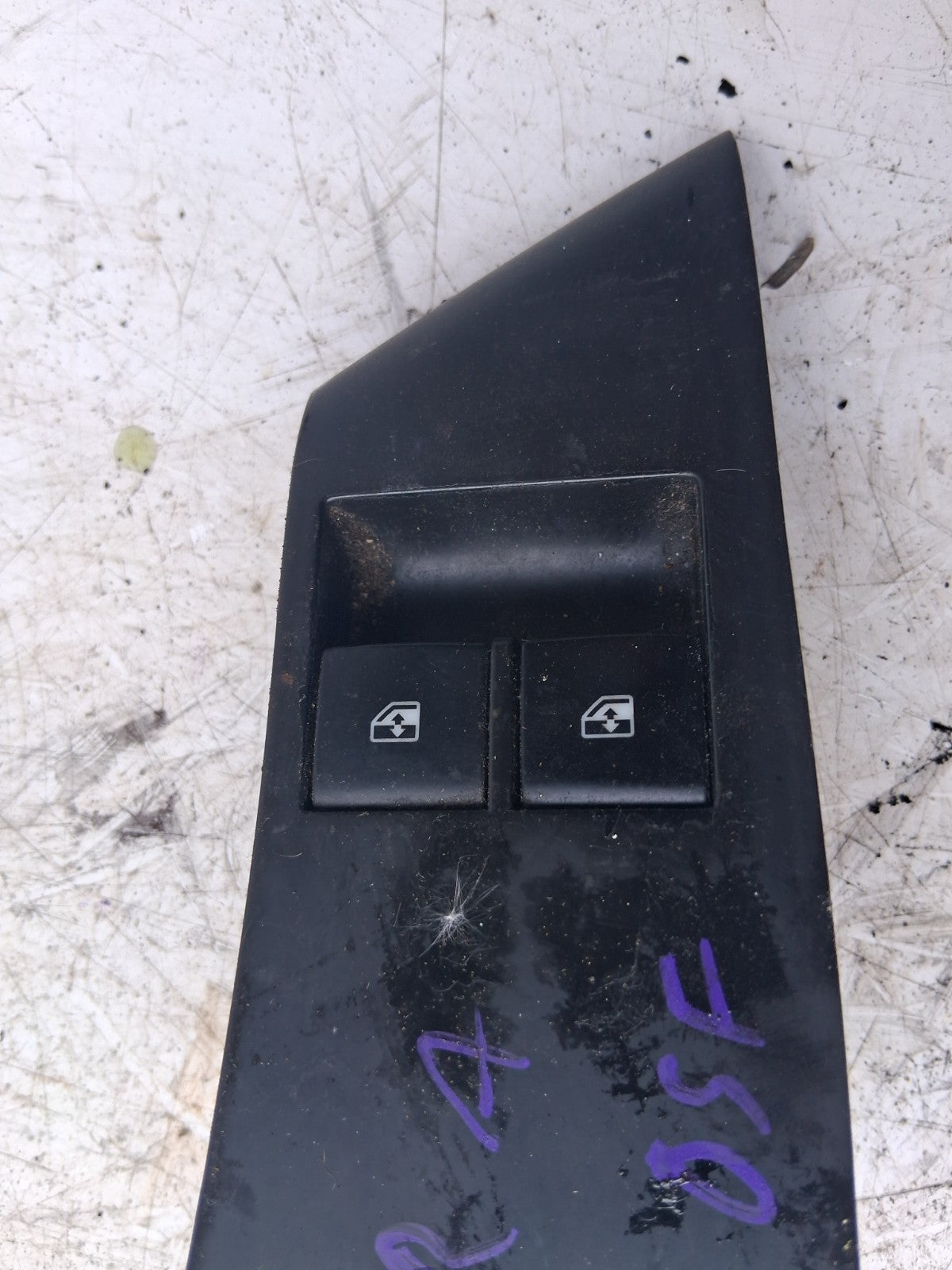 2013 VAUXHALL ASTRA J OSF DRIVER SIDE FRONT RIGHT WINDOW SWITCH 13305978