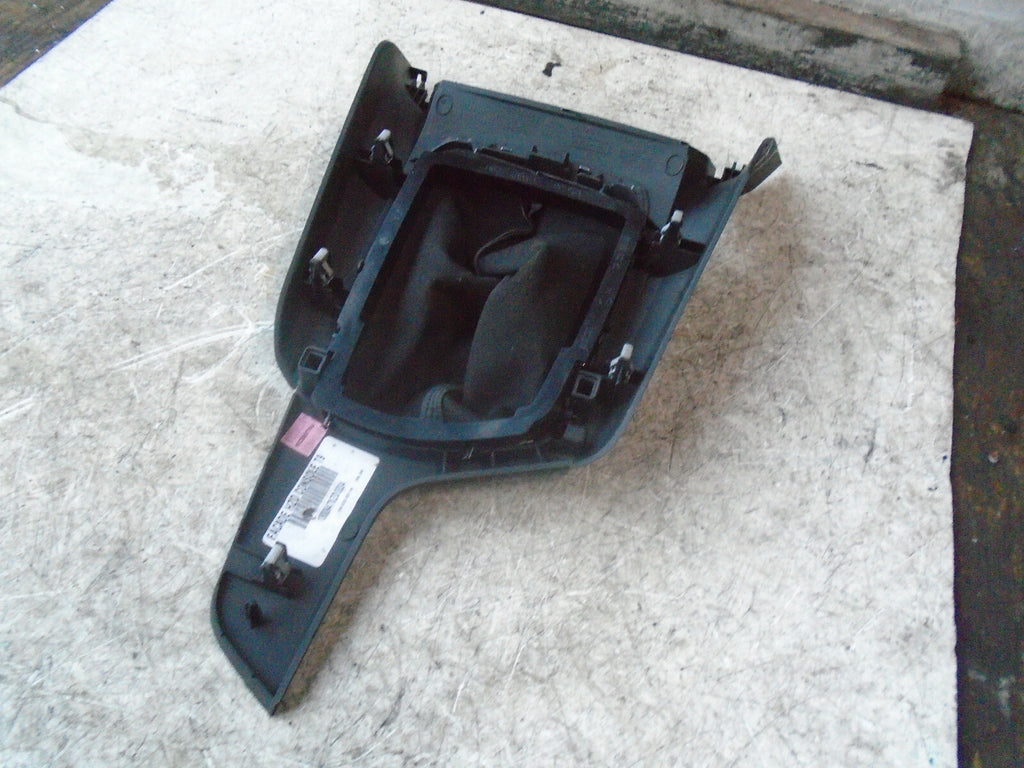 PEUGEOT 308 2018 MK2 CENTRE CONSOLE GEARSTICK SURROUND TRIM GAITOR