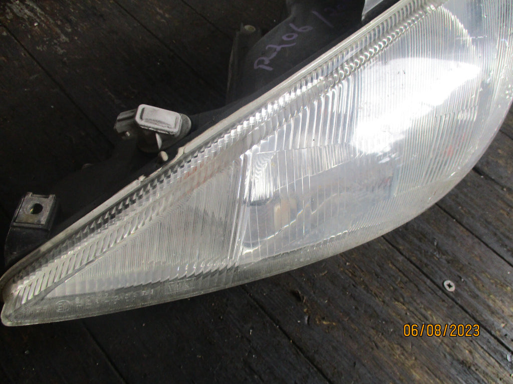 PEUGEOT 206 2002 NS PASSENGER SIDE FRONT HEADLIGHT 9640559780