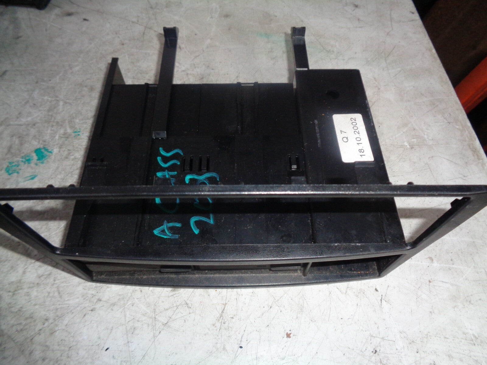 MERCEDES BENZ 2003 A CLASS A190 CD STORAGE HOLDER A16868001891