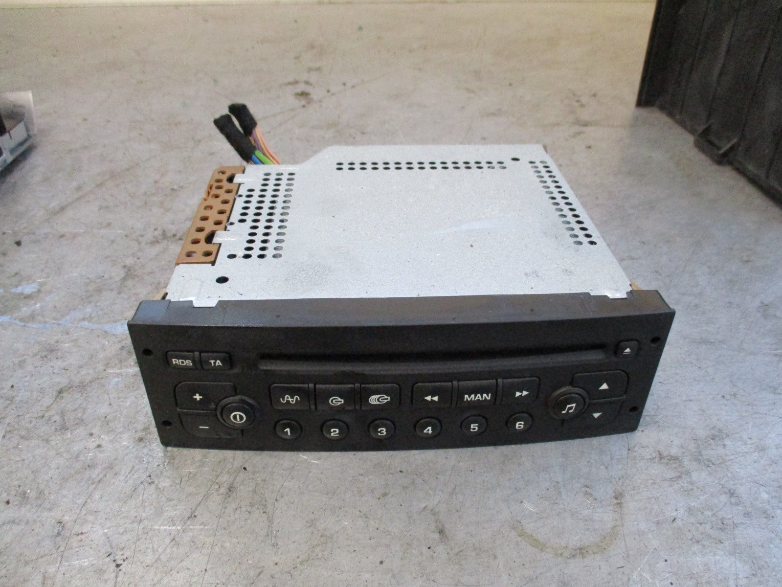 PEUGEOT 1007 KM MK1 CD PLAYER STEREO 96599990