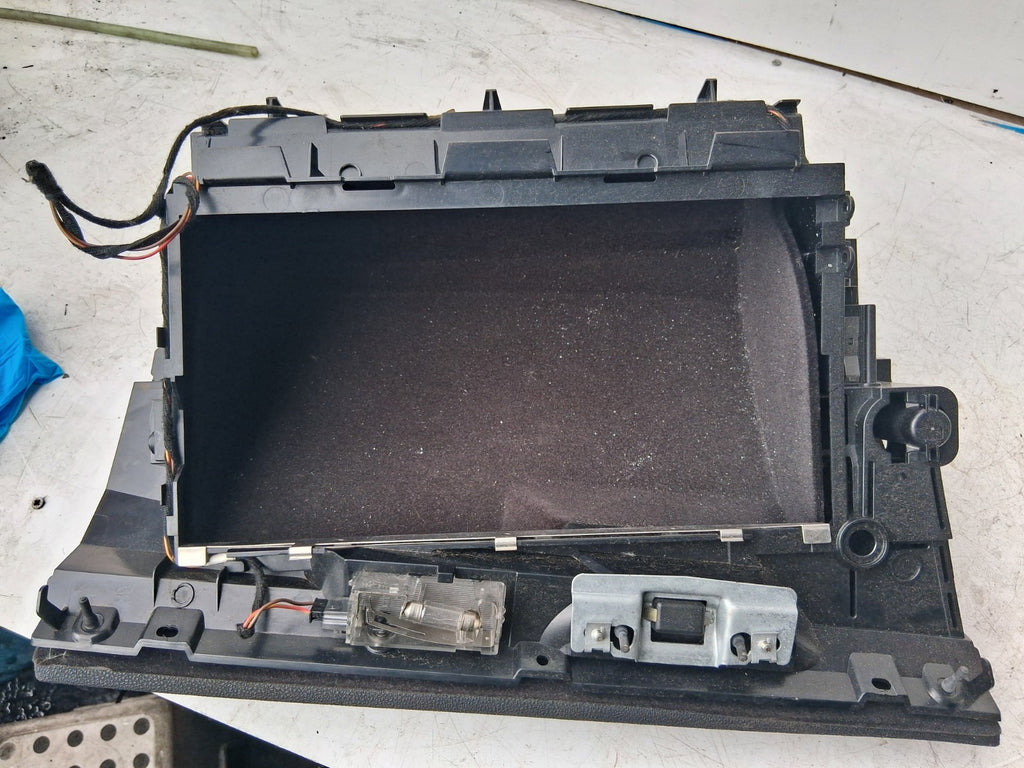 2004 BMW X3 E83 NS PASSENGER STORAGE COMPARTMENT GLOVEBOX