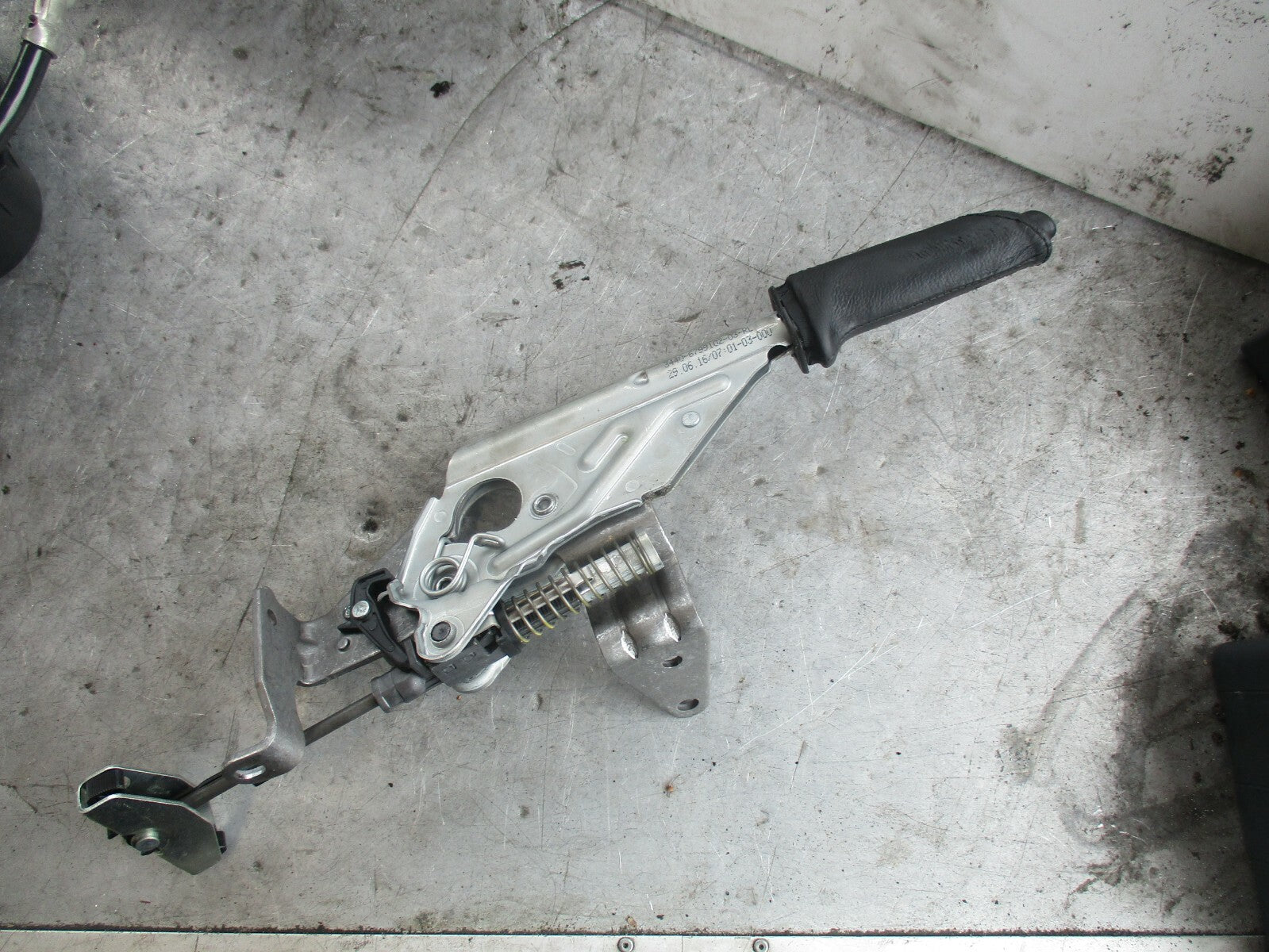 BMW 1 SERIES F21 F20 HANDBRAKE HANDLE PARKING LEVER 6799102
