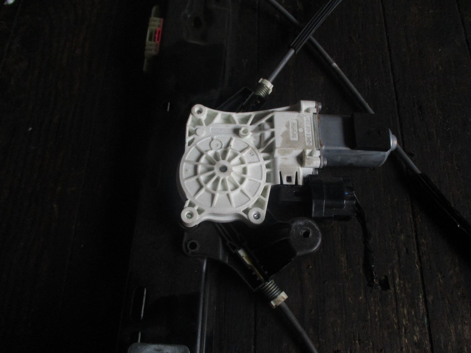 JAGUAR XE 2017 DRIVER SIDE FRONT WINDOW REGULATOR AND MOTOR  GX7323200AF