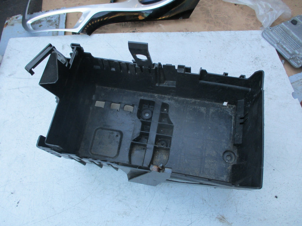 VAUXHALL ASTRA J MK6 2013 ENGINE BAY BATTERY TRAY COMPARTMENT 13308434 13354420