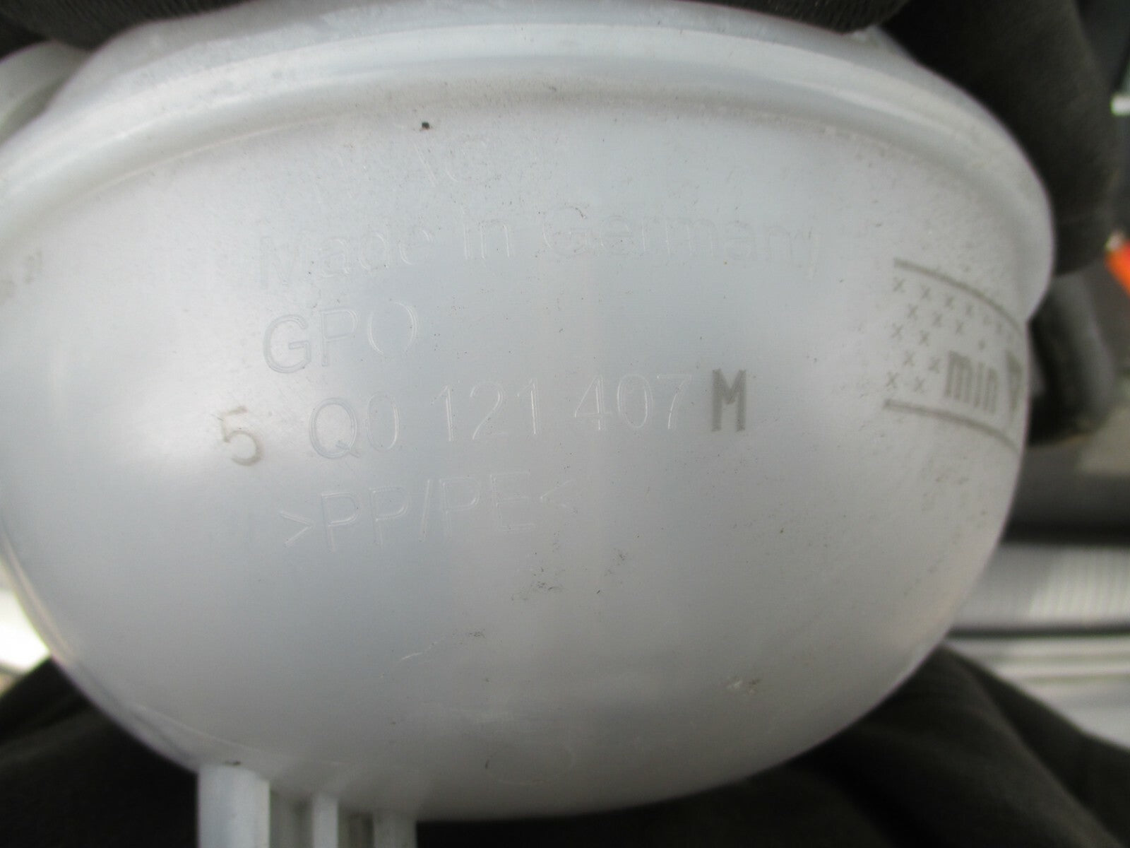 AUDI Q2 MK1 2020 1.0 PETROL TFSI EXPANSION TANK WATER COOLANT BOTTLE 5Q0121407M