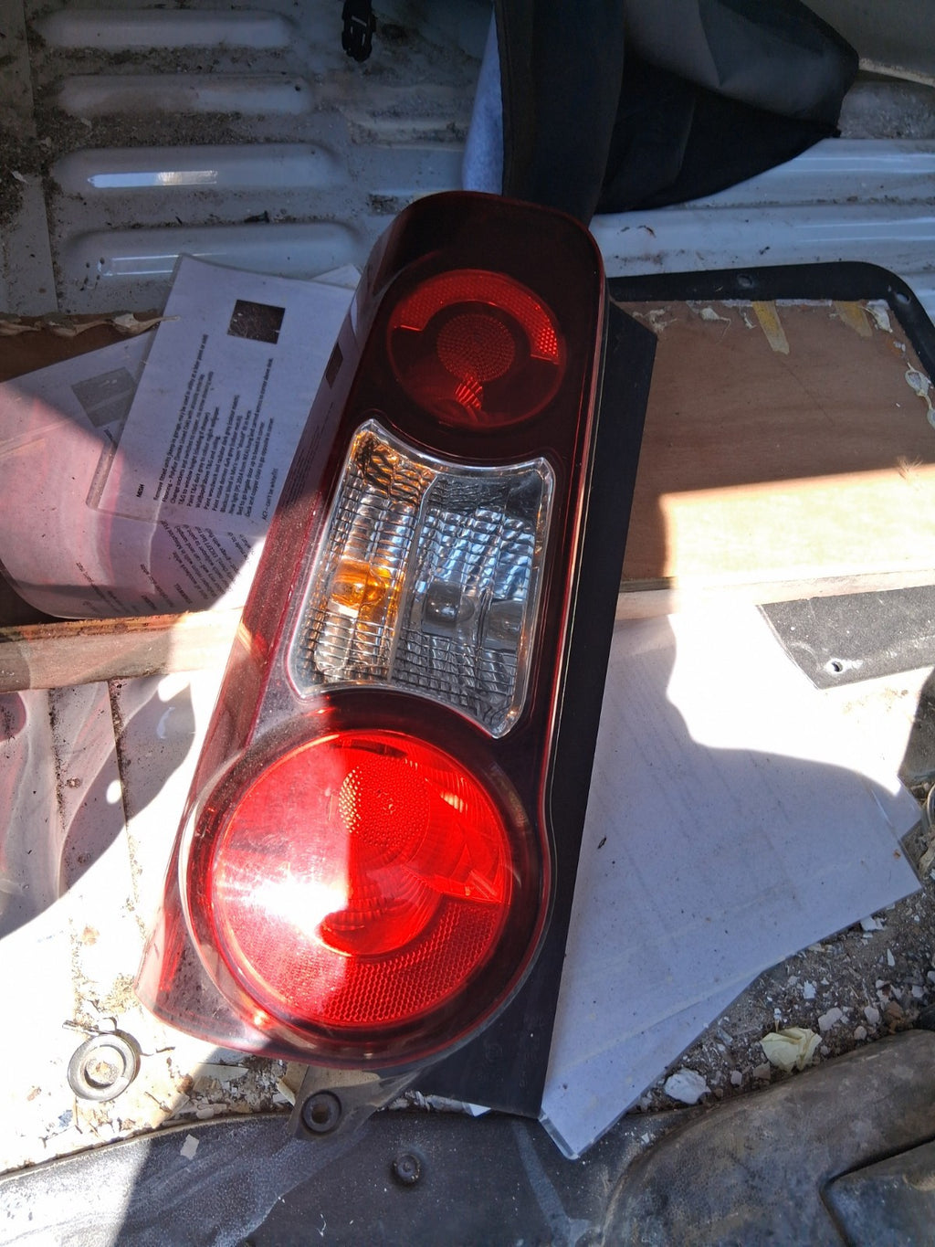 2015 PEUGEOT PARTNER MK2 NSR PASSENGER SIDE REAR RIGHT TAIL LIGHT LAMP