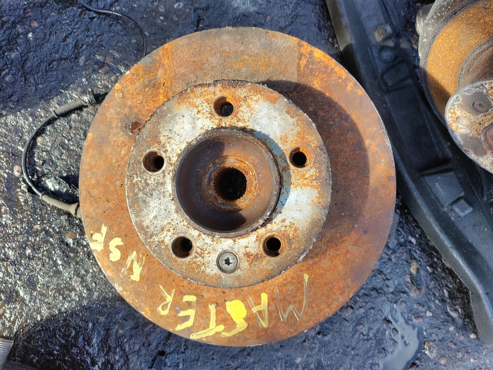 2013 RENAULT MASTER MK3 2.3 DIESEL NSF PASSENGER FRONT HUB