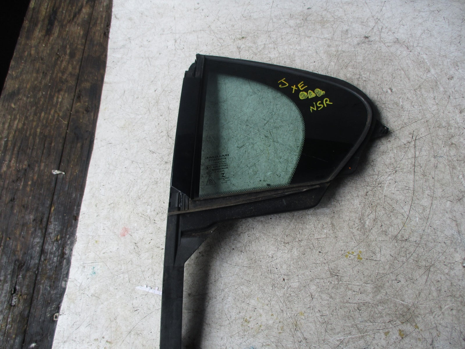 JAGUAR XE 2017 NSR PASSENGER SIDE REAR DOOR QUARTER WINDOW GLASS