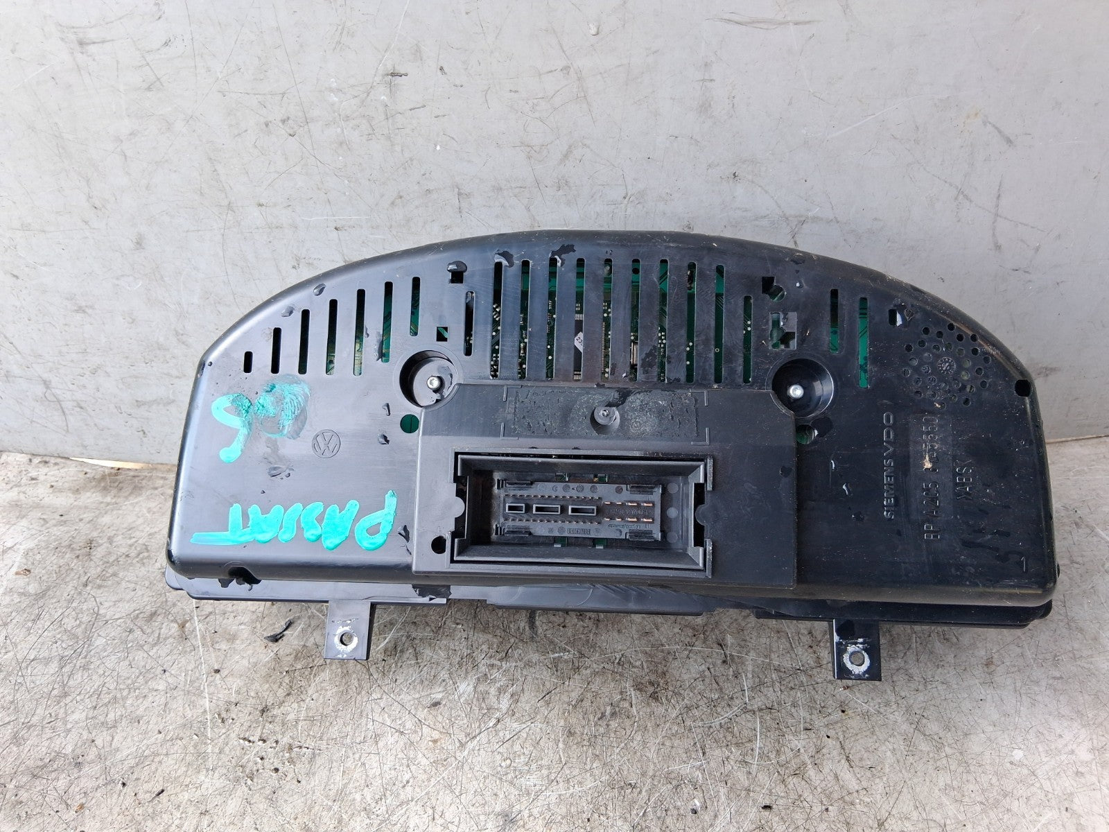 2006 VOLKSWAGEN PASSAT B6 1.9 DIESEL SPEEDOMETER INSTRUMENT CLUSTER A2C53145550