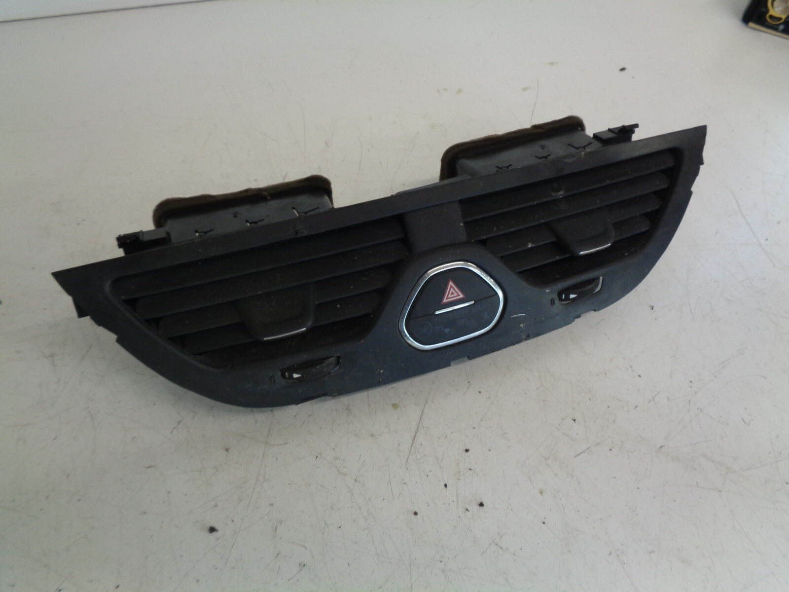 VAUXHALL CORSA E 2014-2019 1.2 PETROL CENTRE DASH TRIM + AIR VENTS+HAZARD SWITCH