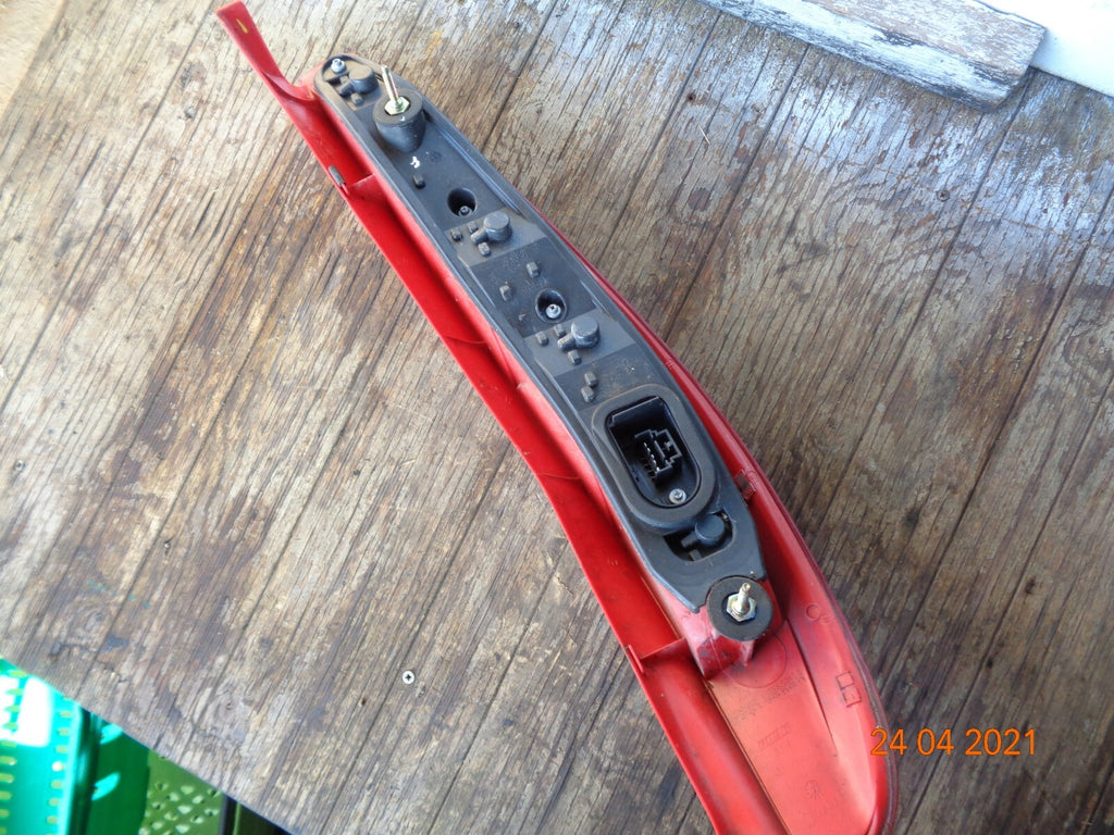 FIAT PUNTO 3 DOOR 2001 NSR PASSENGER SIDE REAR BRAKE TAIL LIGHT CLUSTER ASSEMBLY