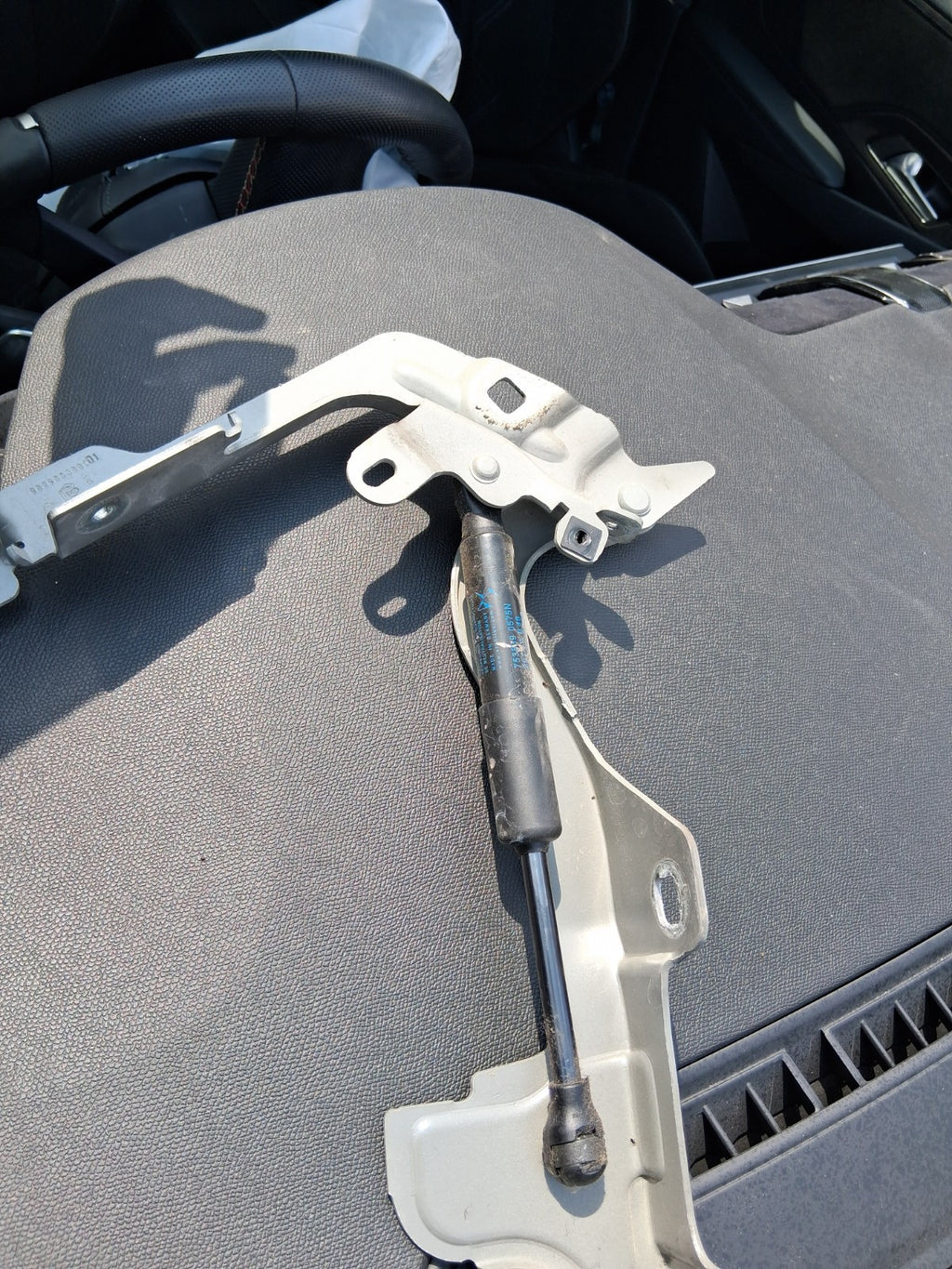 2024 DS AUTOMOBILES DS 7 NSF PASSENGER SIDE BONNET HINGE 9830049680
