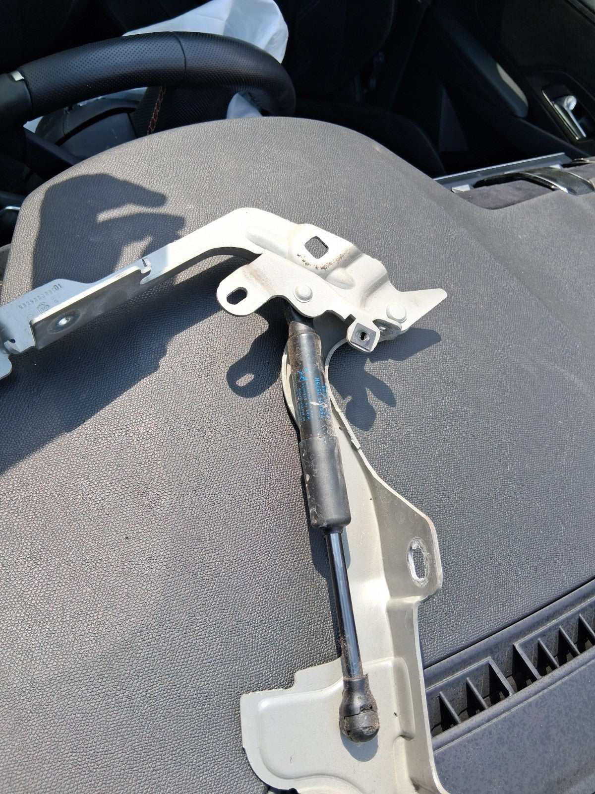 2024 DS AUTOMOBILES DS 7 NSF PASSENGER SIDE BONNET HINGE 9830049680
