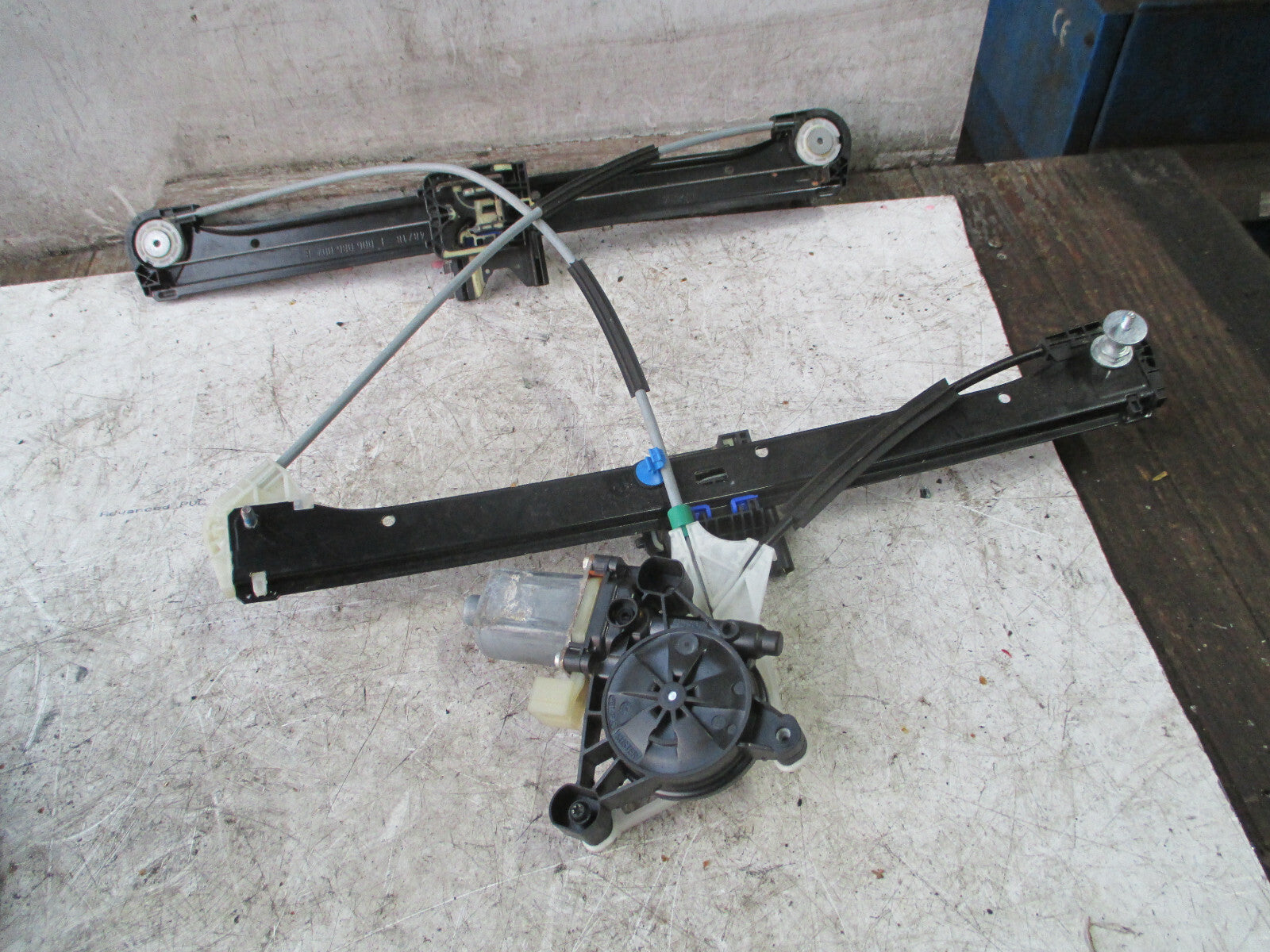 AUDI A3 2019 MK3 OSF DRIVER SIDE FRONT MOTOR REGULATOR 850202099