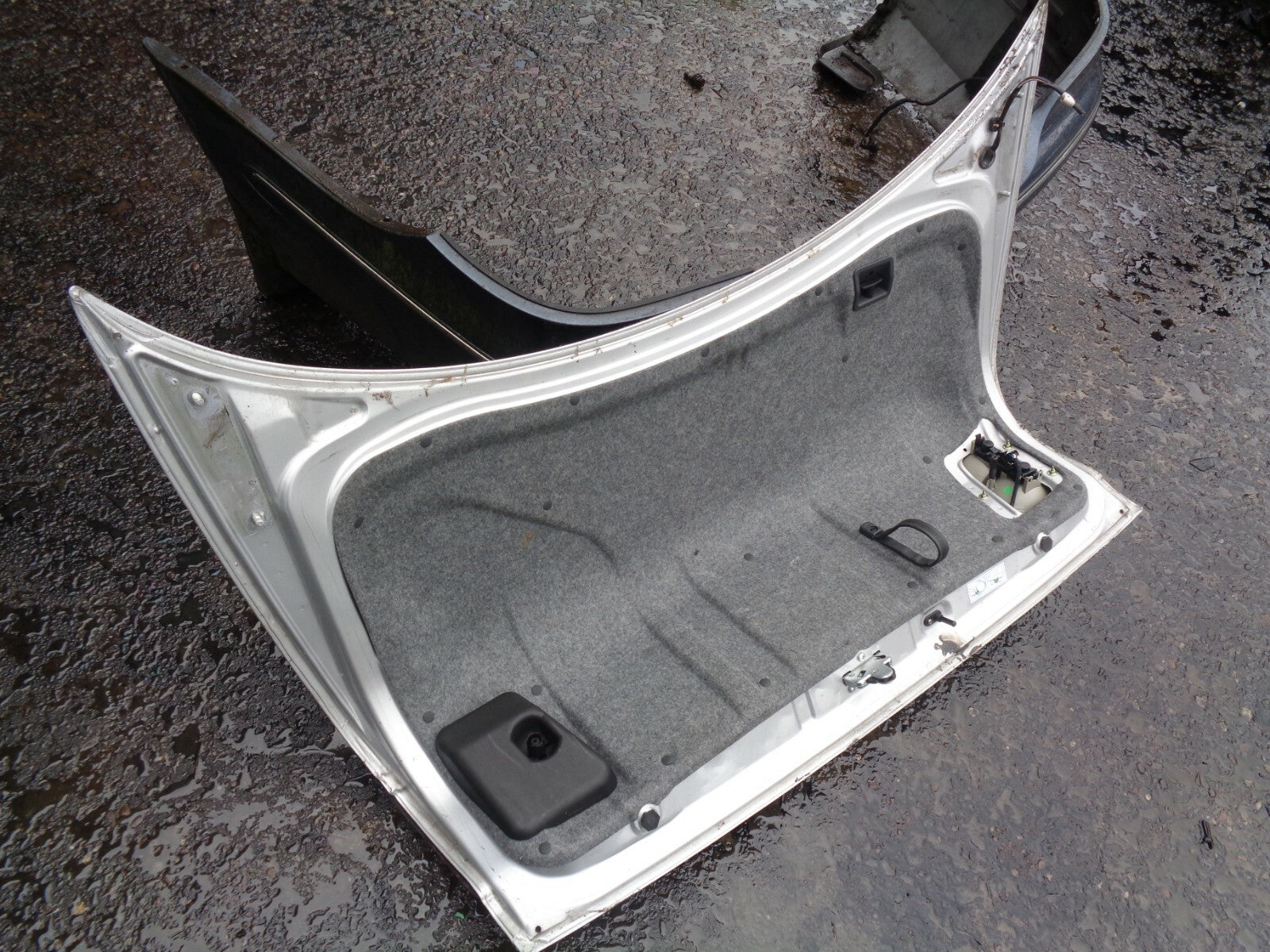 VAUXHALL OMEGA B 2005 SALOON COMPLETE TAILGATE BOOTLID SILVER