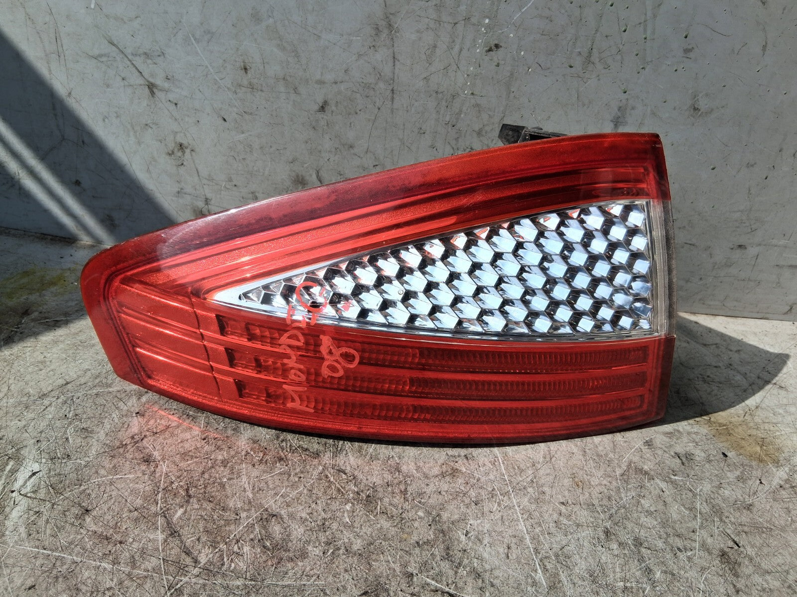 FORD MONDEO MK4 2008 NSR PASSENGER SIDE REAR LEFT OUTER LIGHT 7S7113405A