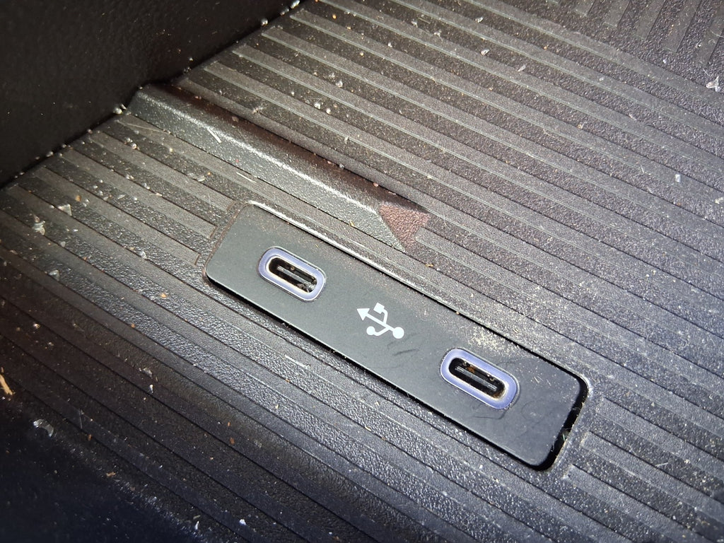 2025 RENAULT MASTER MK4 USB TYPE C CHARGING PORT