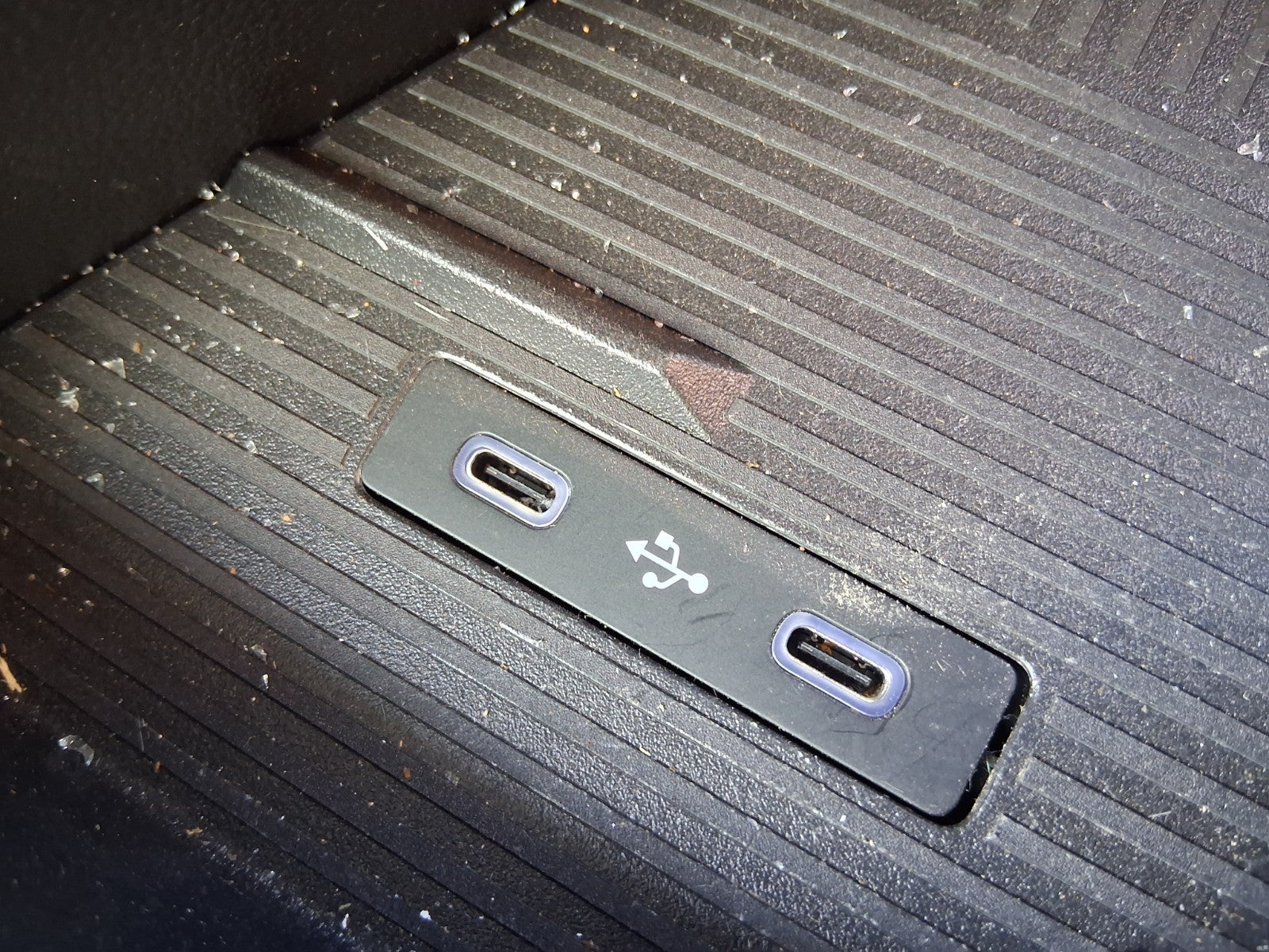 2025 RENAULT MASTER MK4 USB TYPE C CHARGING PORT