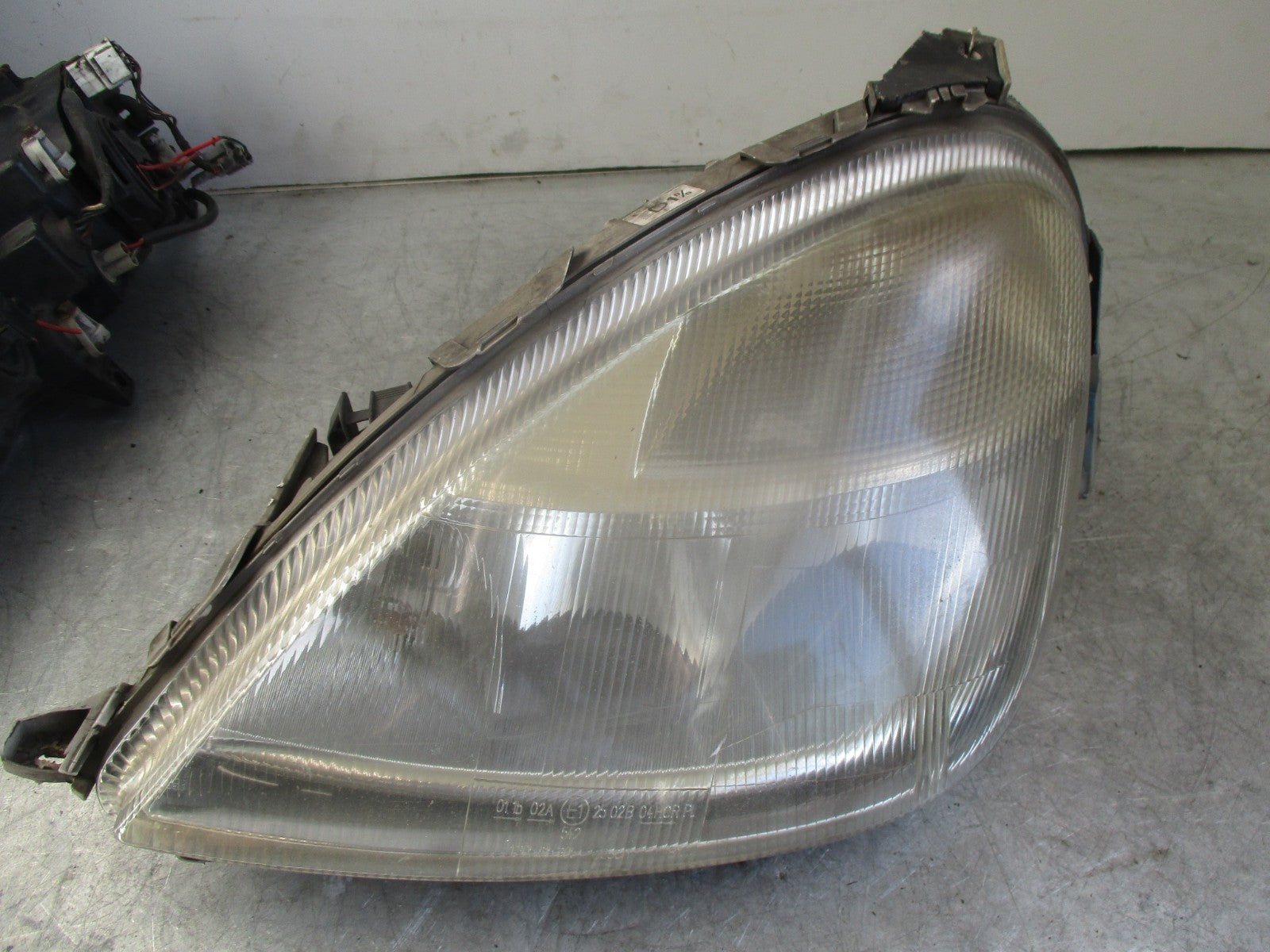 2000 MERCEDES A CLASS W168 NS PASSENGER SIDE HEADLIGHT HEADLAMP A1688200361
