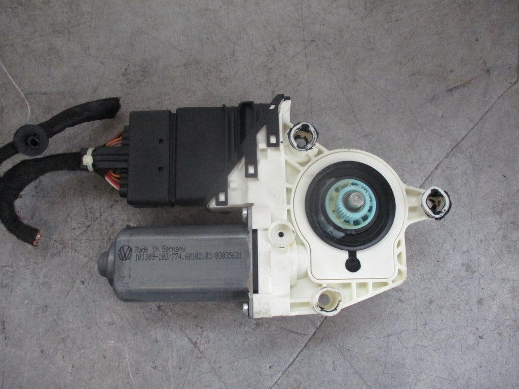 VW VOLKSWAGEN GOLF MK4 NS PASSENGER SIDE FRONT WINDOW WIPER MOTOR 1C0959811A