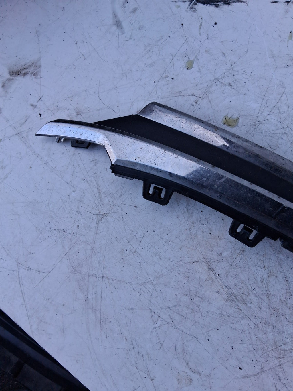CITROEN C4 2007 ON RADIATOR GRILLE 9834711980