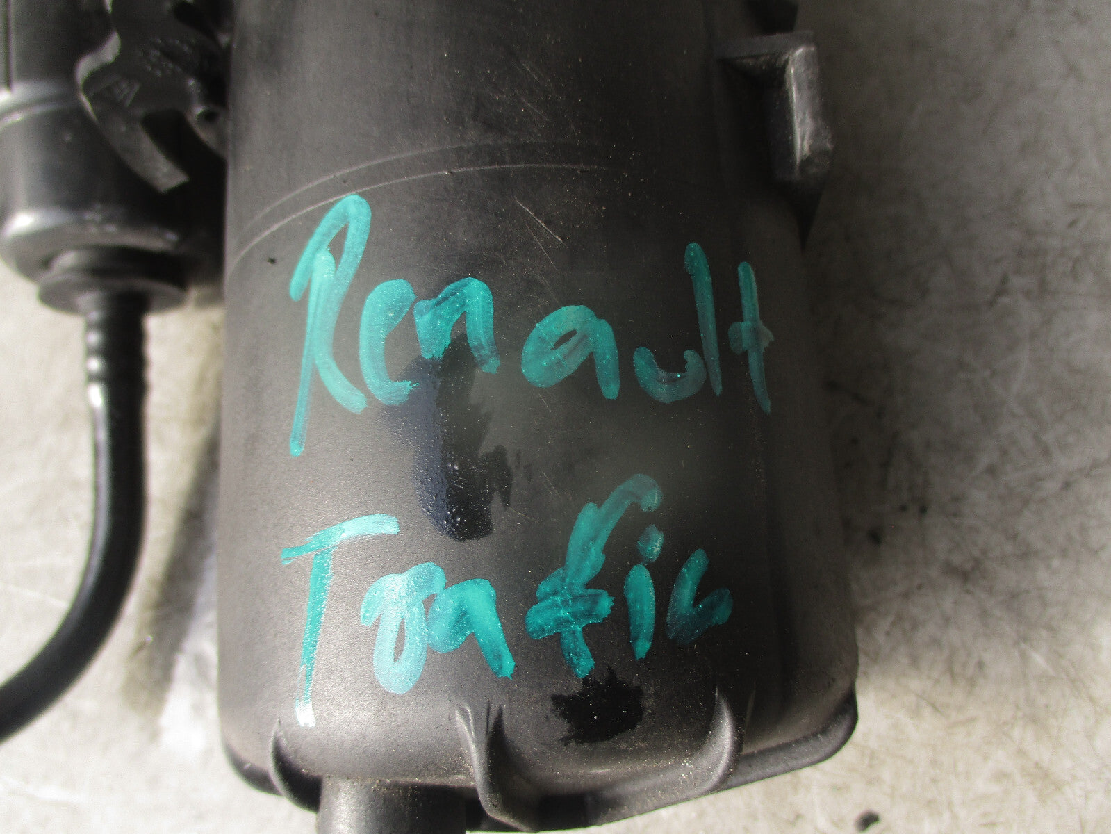 2014 RENAULT TRAFFIC 2.0 DIESEL FUEL FILTER HOUSING 8200780972