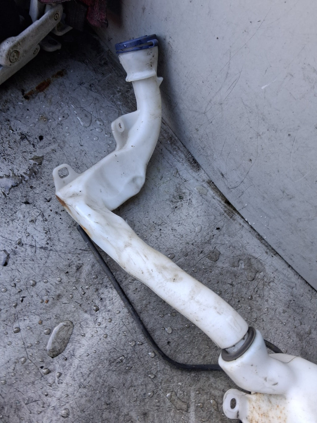 PEUGEOT 207 2009 FRONT WINDSCREEN WASHER BOTTLE TANK 9648337580