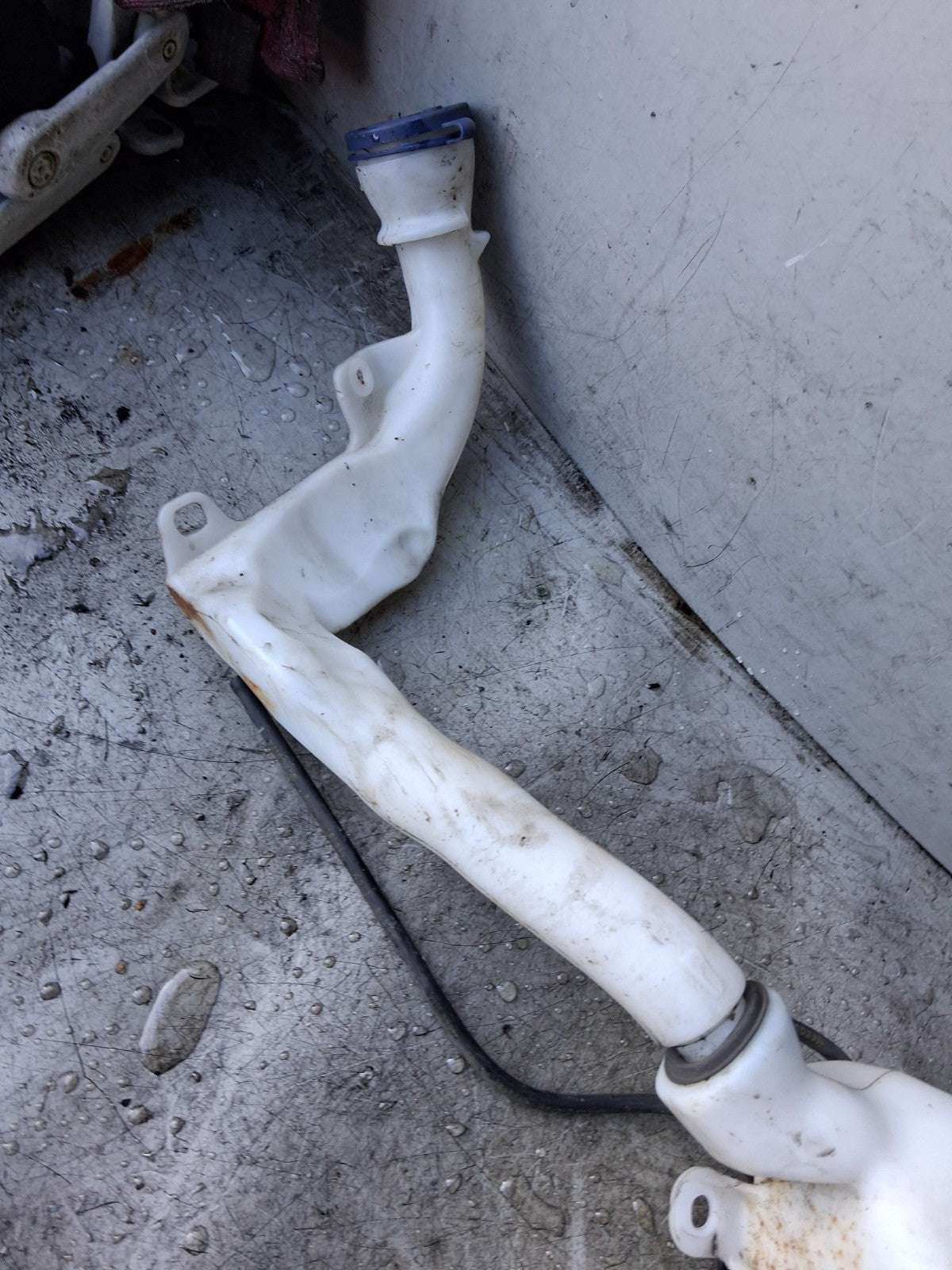 PEUGEOT 207 2009 FRONT WINDSCREEN WASHER BOTTLE TANK 9648337580