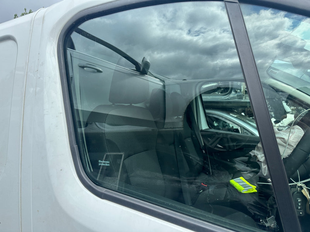 2023 RENAULT TRAFIC X82 OSF DRIVER FRONT DOOR MAIN GLASS DROP DOWN WINDOW