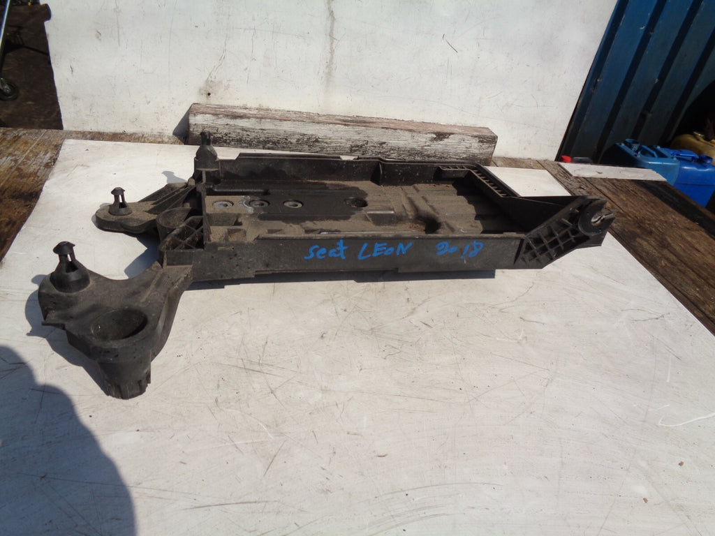 SEAT LEON MK3 2018 BATTERY TRAY CONSOLE HOLDER 5Q0915321