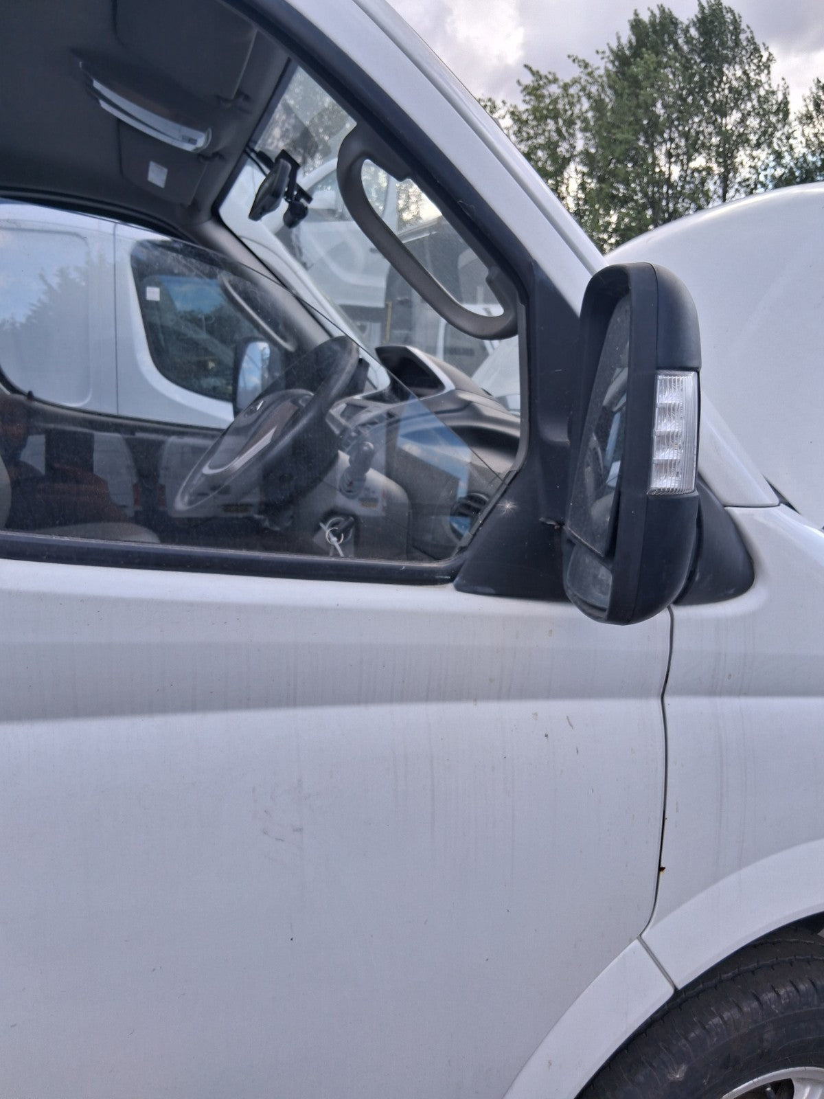 2020 SAIC LDV V80 OSF DRIVER SIDE FRONT RIGHT BARE DOOR WHITE