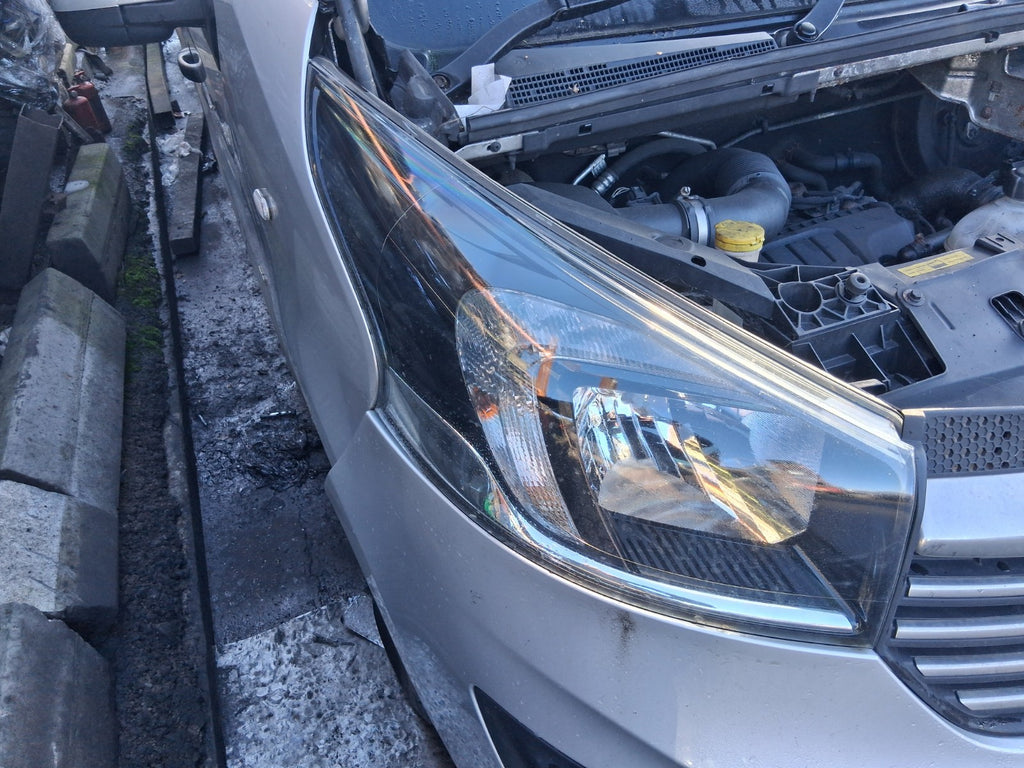 2017 VAUXHALL VIVARO MK2 OSF DRIVER SIDE FRONT RIGHT HEADLIGHT 93867950