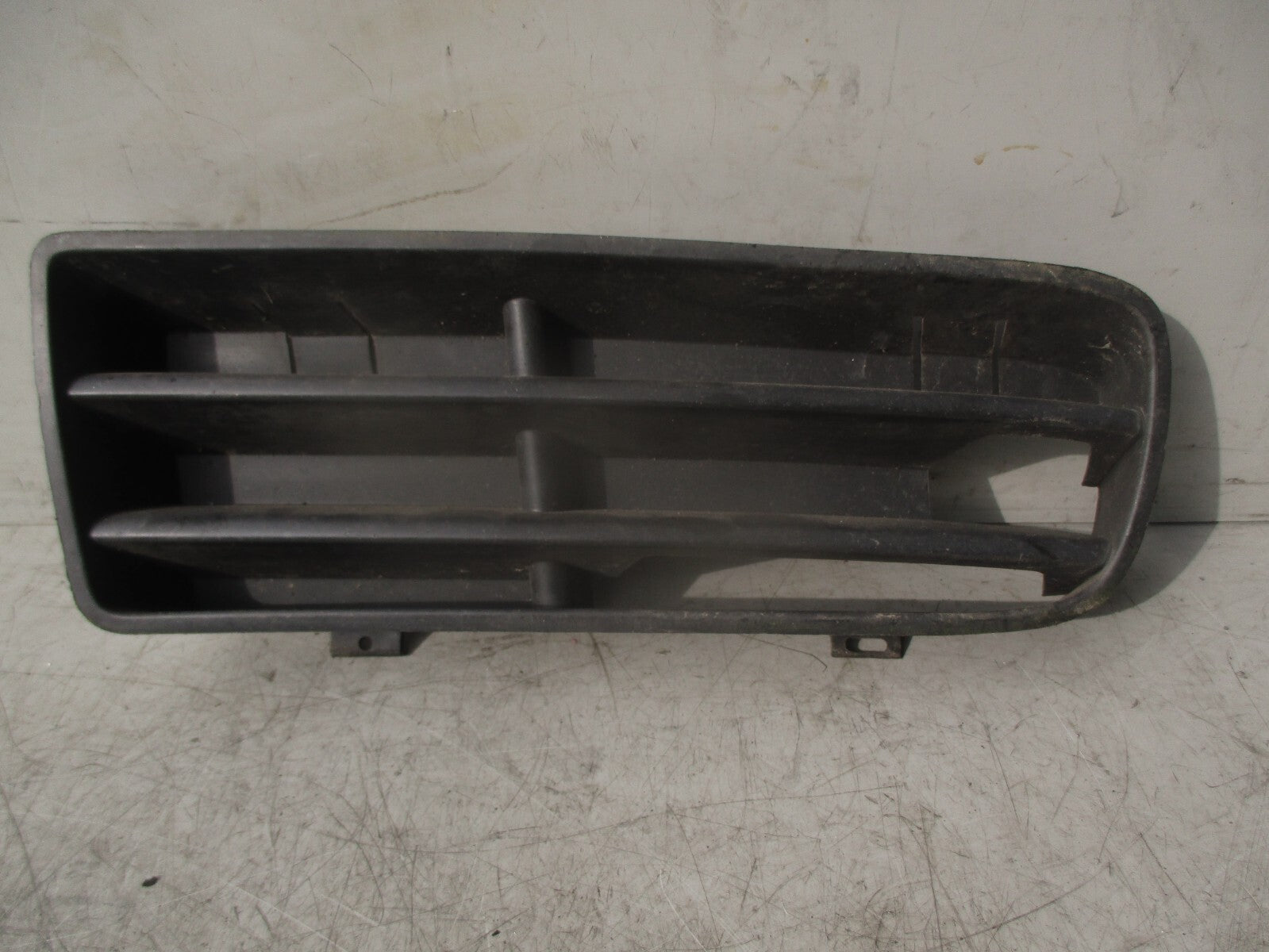 2001 VOLKSWAGEN GOLF MK4 NSF PASSENGER FRONT BUMPER FOG GRILL 1J0853665B