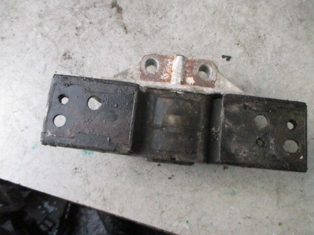 2020 LDV SAIC V80 2.5 DIESEL ENGINE MOUNT C00104449