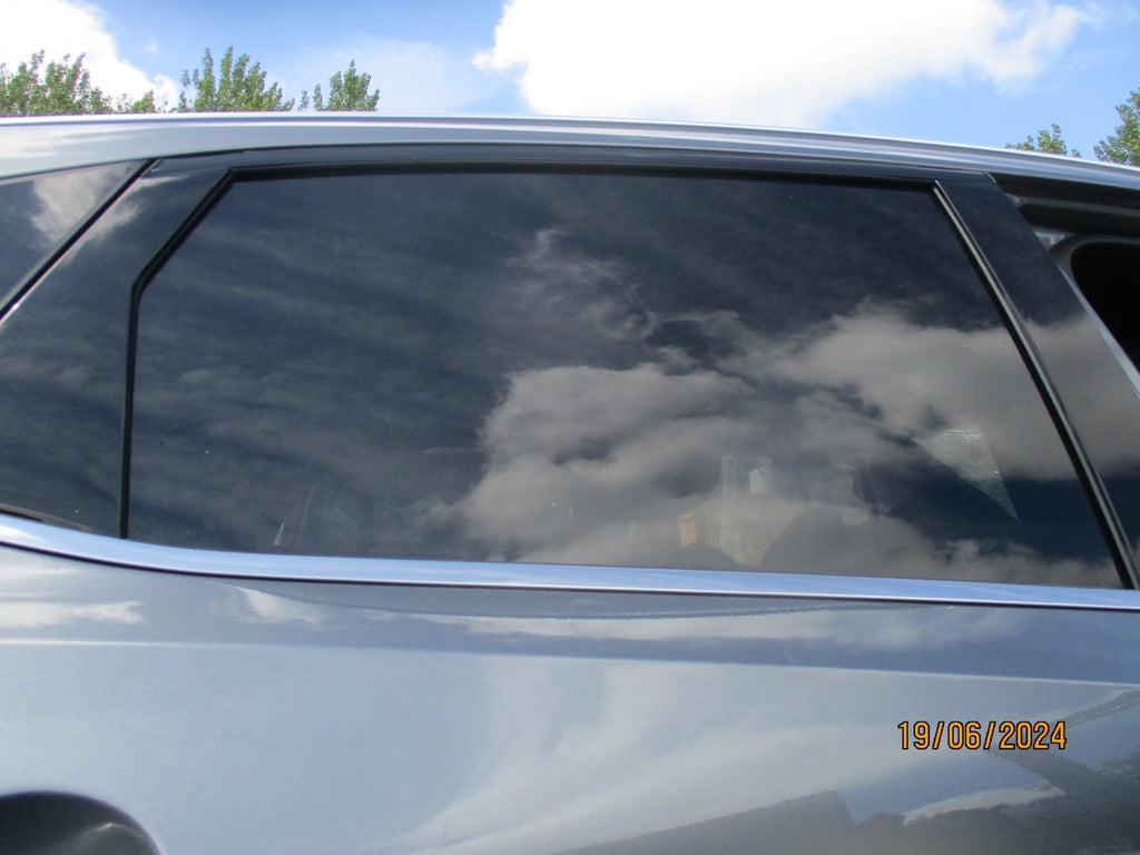 NISSAN QASHQAI J12 2023 OSR DRIVER SIDE REAR DOOR TINTED WINDOW GLASS