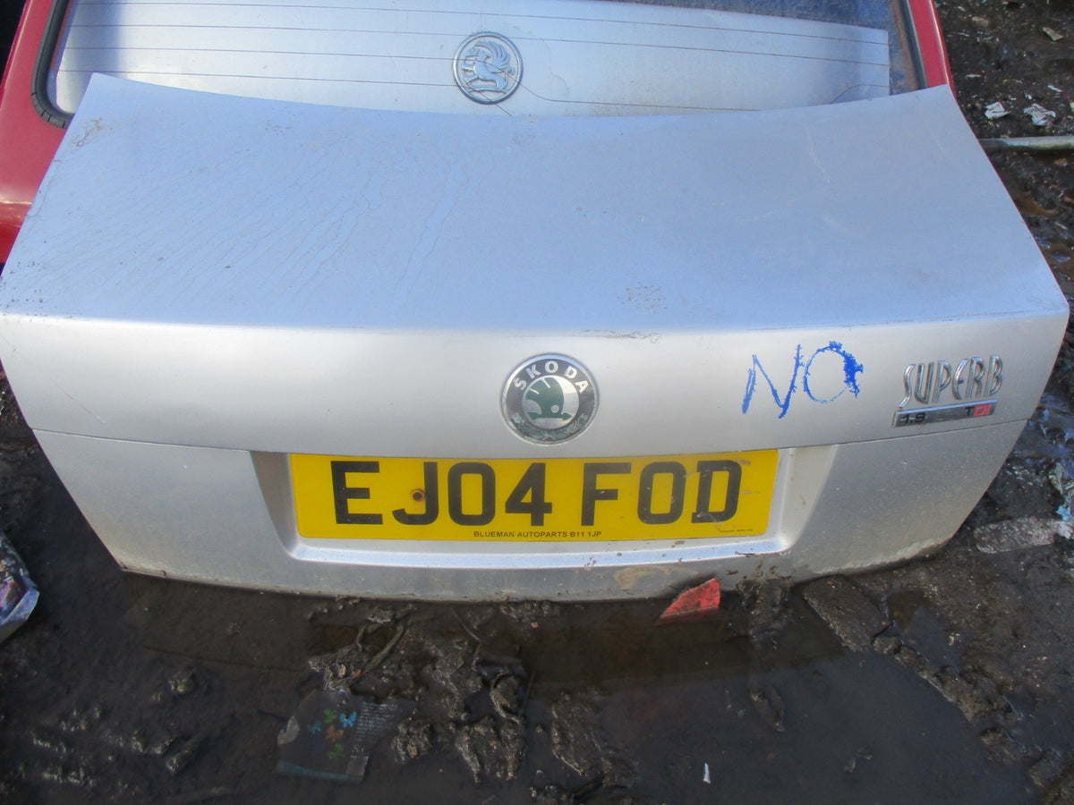 2004 SKODA SUPERB SALOON BOOTLID BOOT TAILGATE COMPLETE SILVER