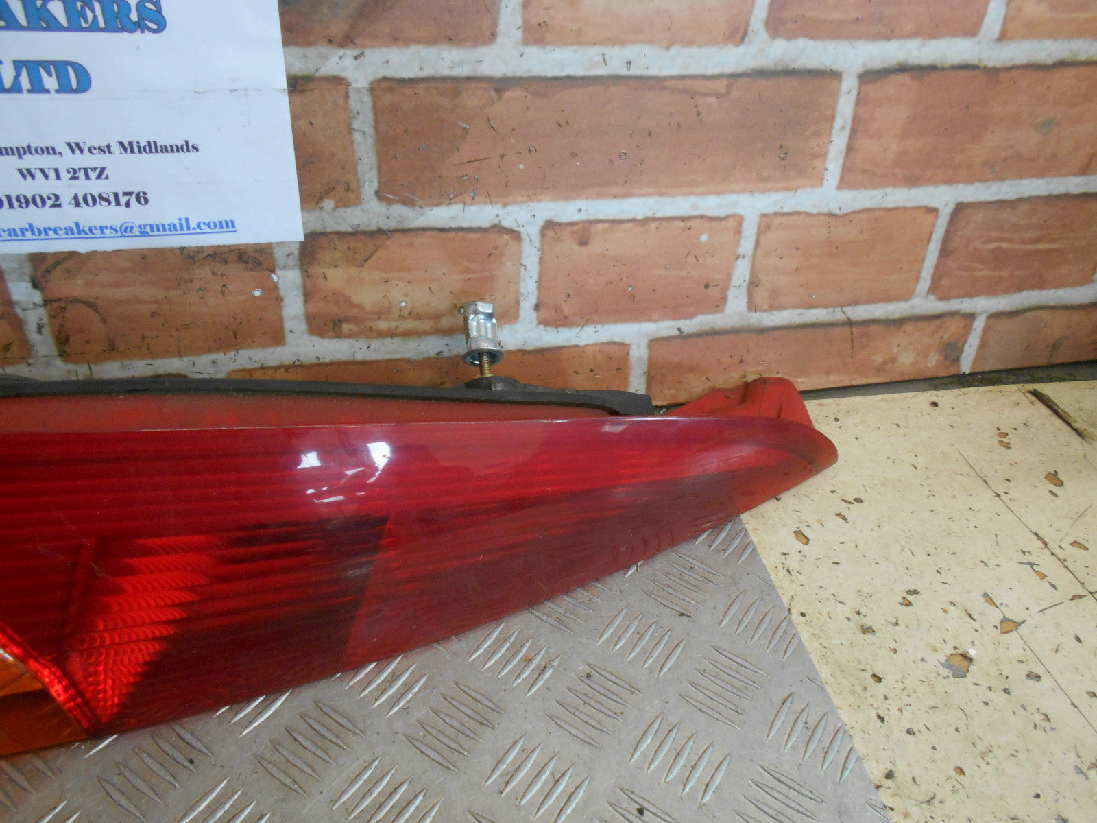 FIAT PUNTO 2002 3 DOOR NSR PASSENGER SIDE REAR BRAKE TAIL LIGHT 46794080