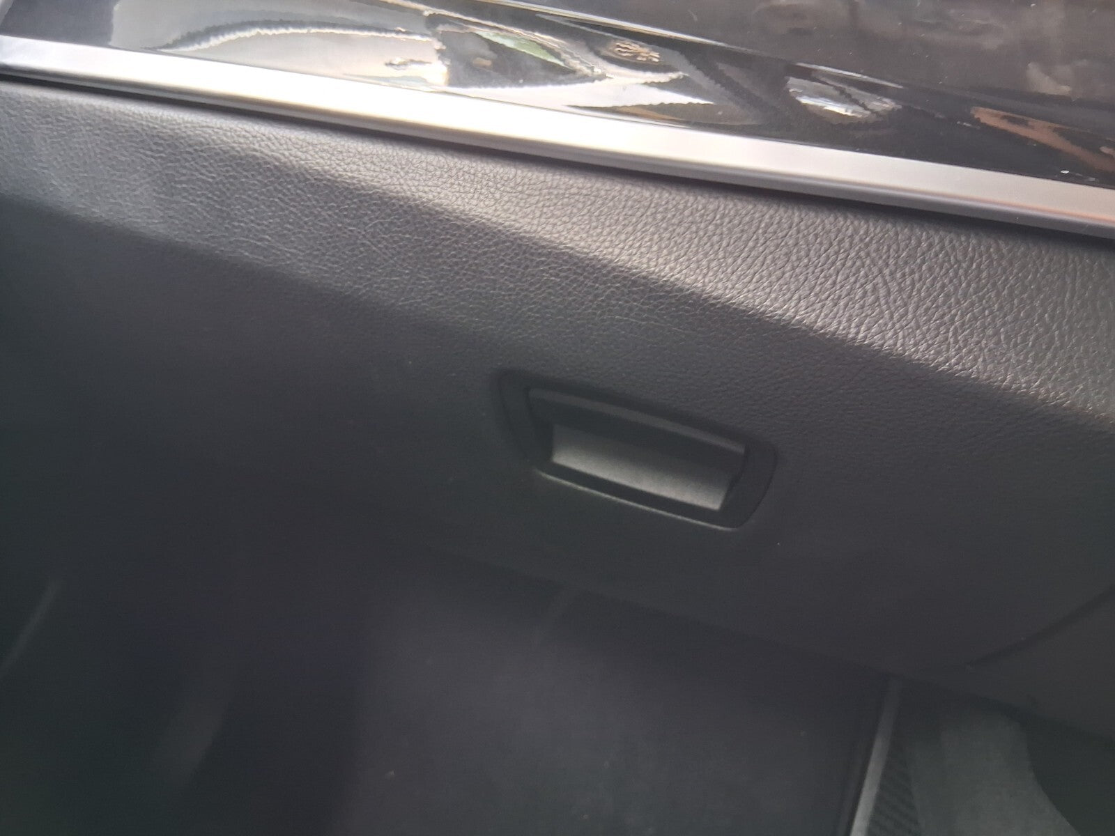 2012 BMW 5 SERIES F10 FRONT DASHBOARD GLOVE BOX STORAGE COMPARTMENT