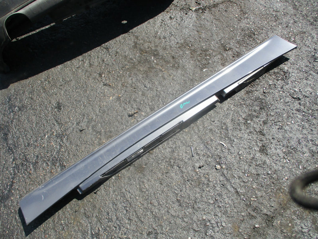 BMW 1 SERIES E87 2006 OS DRIVER SIDE SKIRT PLASTIC SILL COVER IN SILVER GREY