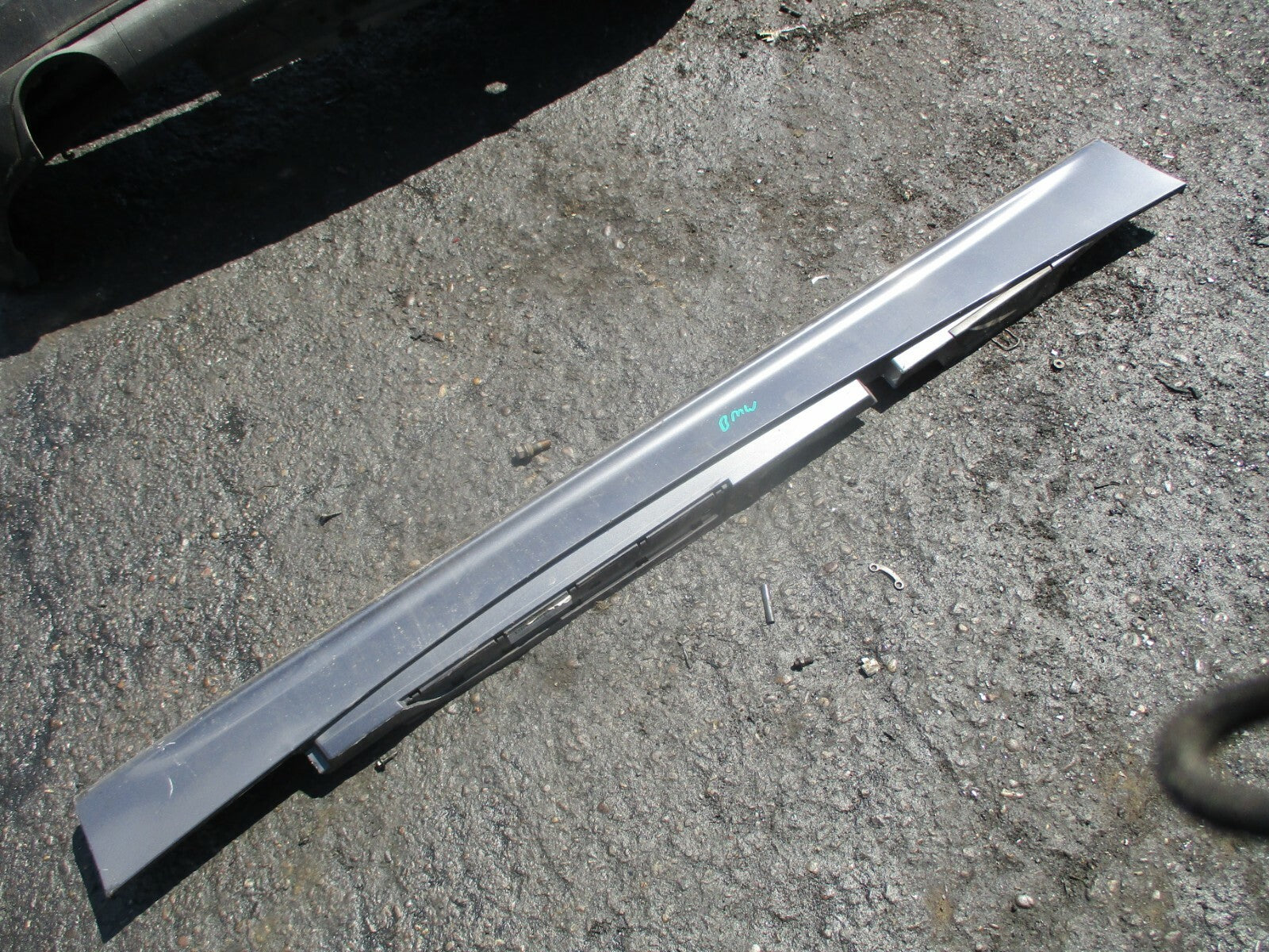 BMW 1 SERIES E87 2006 OS DRIVER SIDE SKIRT PLASTIC SILL COVER IN SILVER GREY