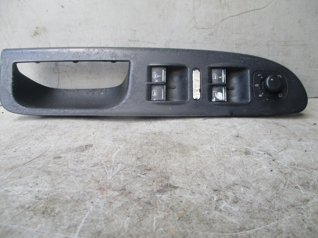VOLKSWAGEN PASSAT 2006 FRONT DRIVER SIDE WINDOW SWITCH CONTROL PANEL 3C2867172