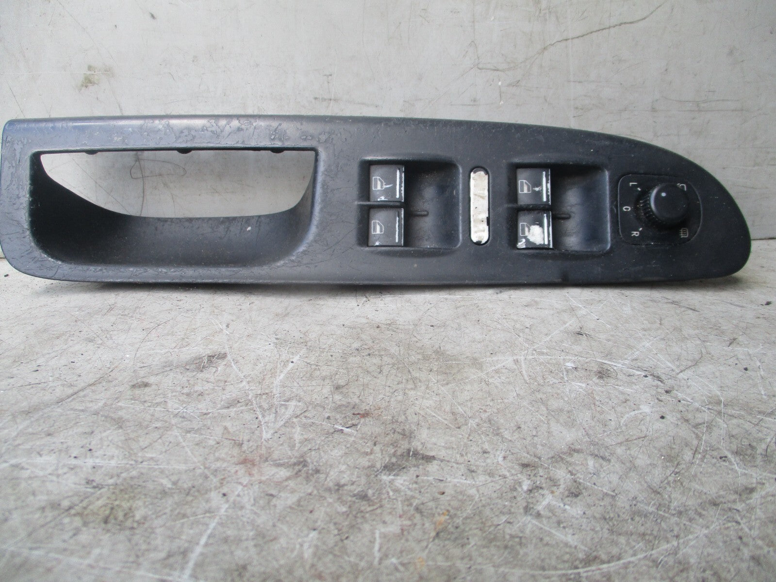 VOLKSWAGEN PASSAT 2006 FRONT DRIVER SIDE WINDOW SWITCH CONTROL PANEL 3C2867172