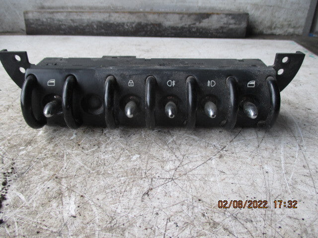 BMW MINI ONE 2006 R50 CENTRE CONSOLE WINDOW SWITCH 6958029