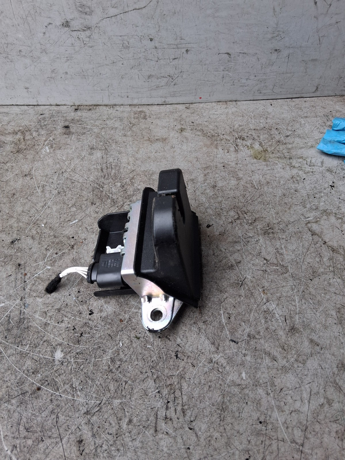 2021 VW VOLKSWEN T CROSS BOOT LID LOCK LATCH CATCH MECHANISM 8K0973704